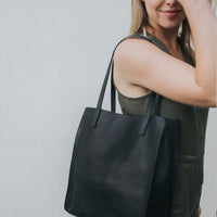 Simple Mag Tote, Black